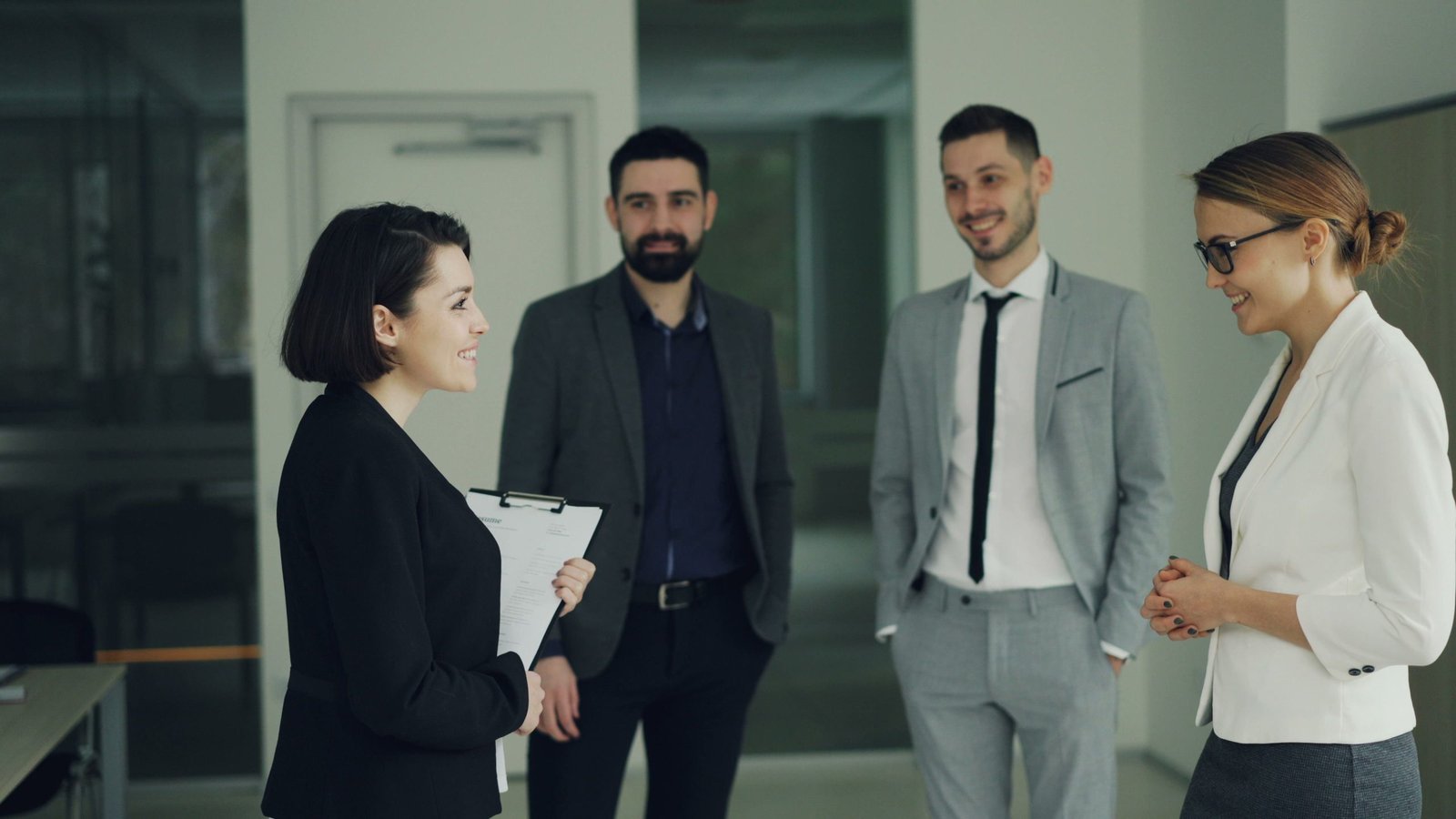 Στελέχη σε επαγγελματική συνάντηση για τον πρώτο κύκλο εγγραφών του Π.Μ.Σ.